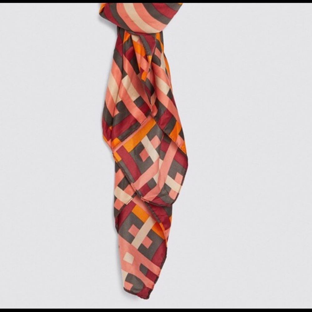 NWOT Zara Small Stripped Scarf (70cmx70cm) M